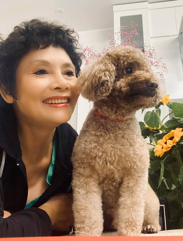 Con gái định cư ở Mỹ, NSND Minh Châu U70 sống một mình bên chú chó nhỏ-10