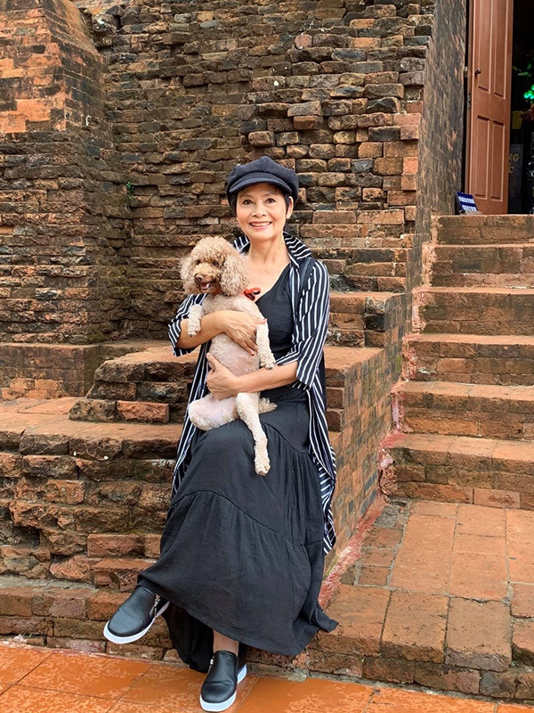 Con gái định cư ở Mỹ, NSND Minh Châu U70 sống một mình bên chú chó nhỏ-19