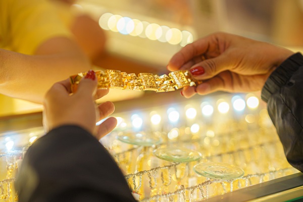 Giá vàng hôm nay 30/6/2024: Thế giới chốt tuần tăng, vàng SJC vẫn đứng im-2