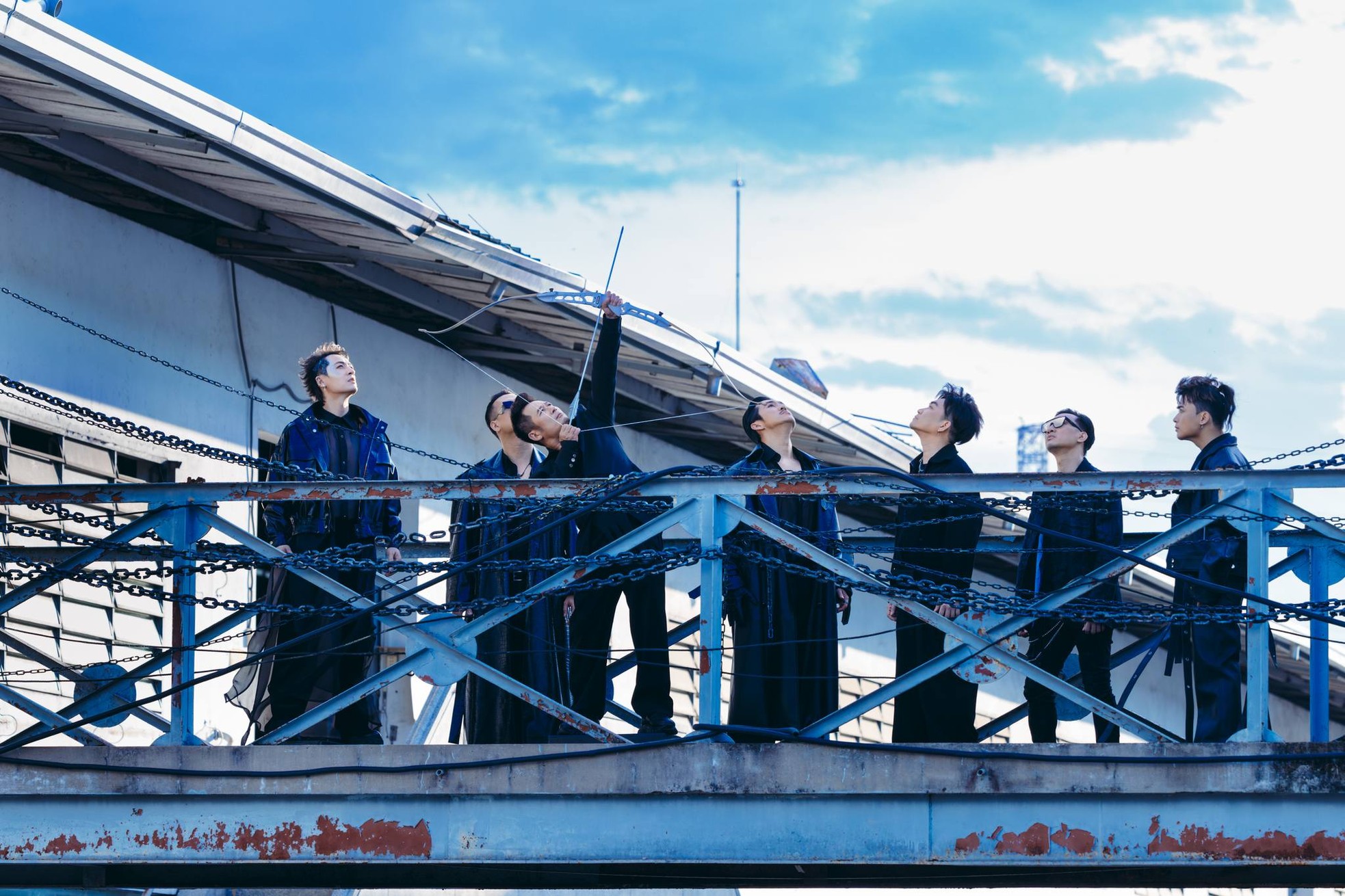 NSND Tự Long cùng 32 anh trai tạo cơn sốt-4