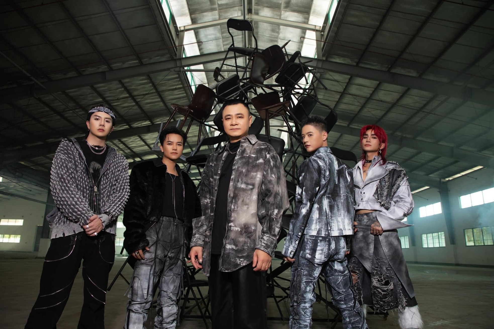 NSND Tự Long cùng 32 anh trai tạo cơn sốt-1