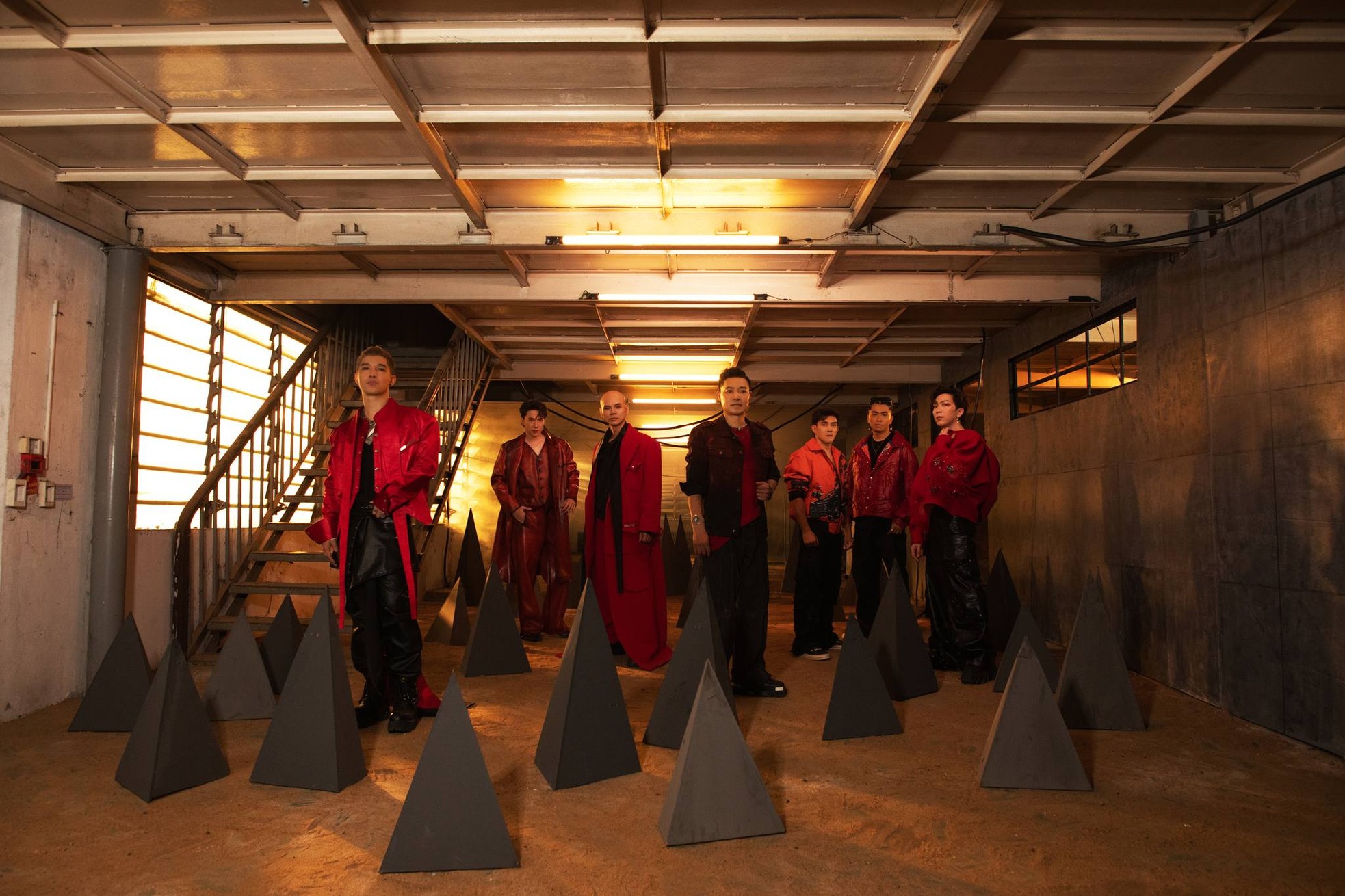 NSND Tự Long cùng 32 anh trai tạo cơn sốt-3