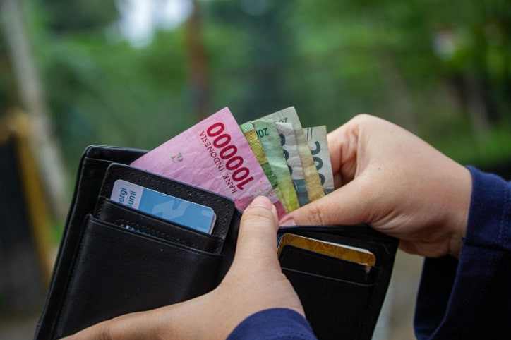 Chồng thậm thụt lập quỹ đen rồi bất ngờ tuyên bố khiến vợ sốc chảy nước mắt-1