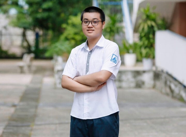 Thủ khoa thi lớp 10 Hà Nội đạt 2 điểm 10-2