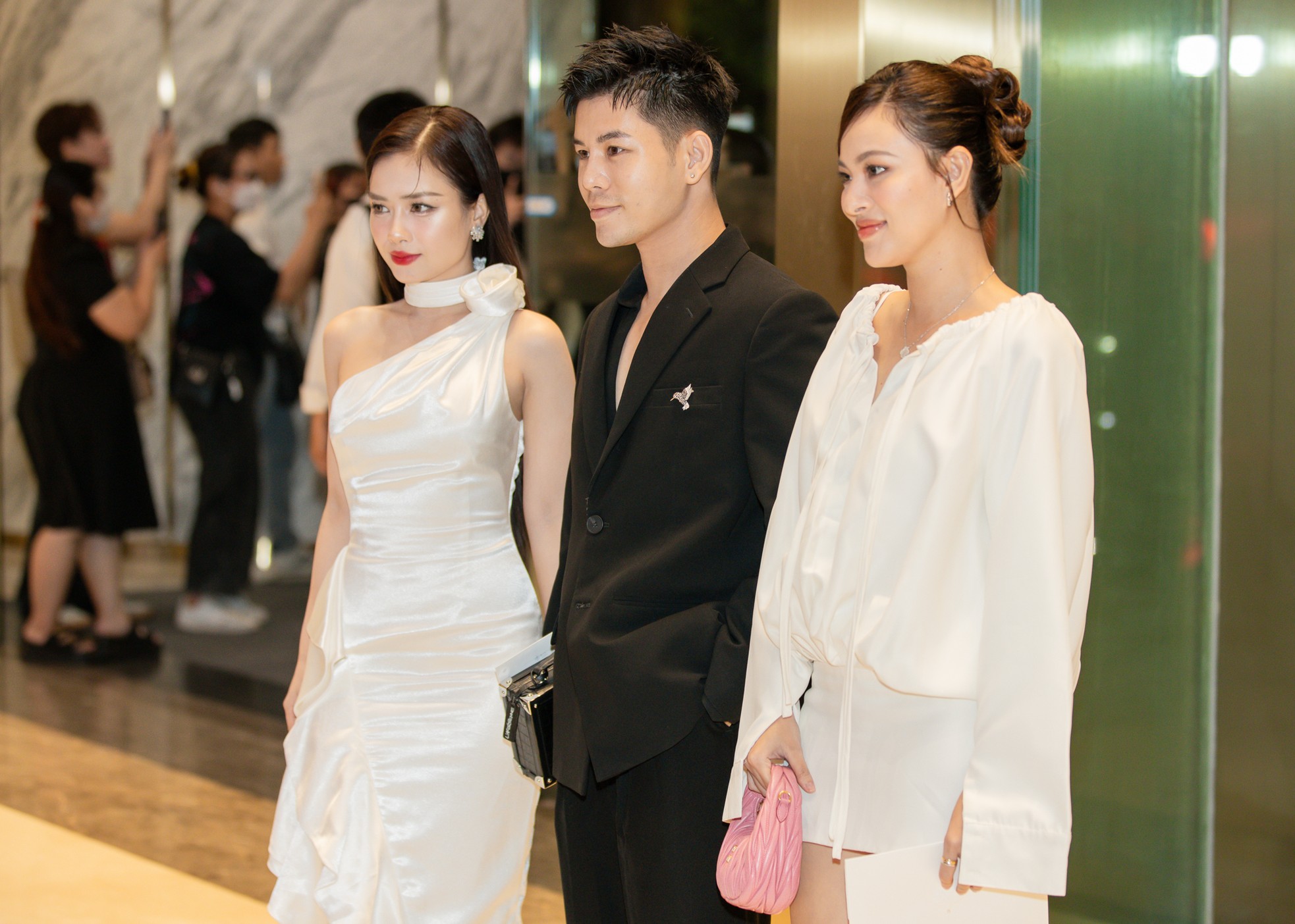 Ninh Dương Lan Ngọc và dàn sao dự đám cưới Midu-6