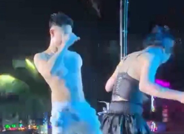 Nam thanh niên nhảy múa phản cảm dưới vòi tắm ở Hạ Long-1