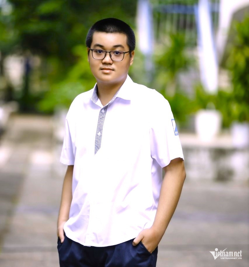 Thủ khoa thi lớp 10 Hà Nội và quy định đặc biệt của mẹ-1