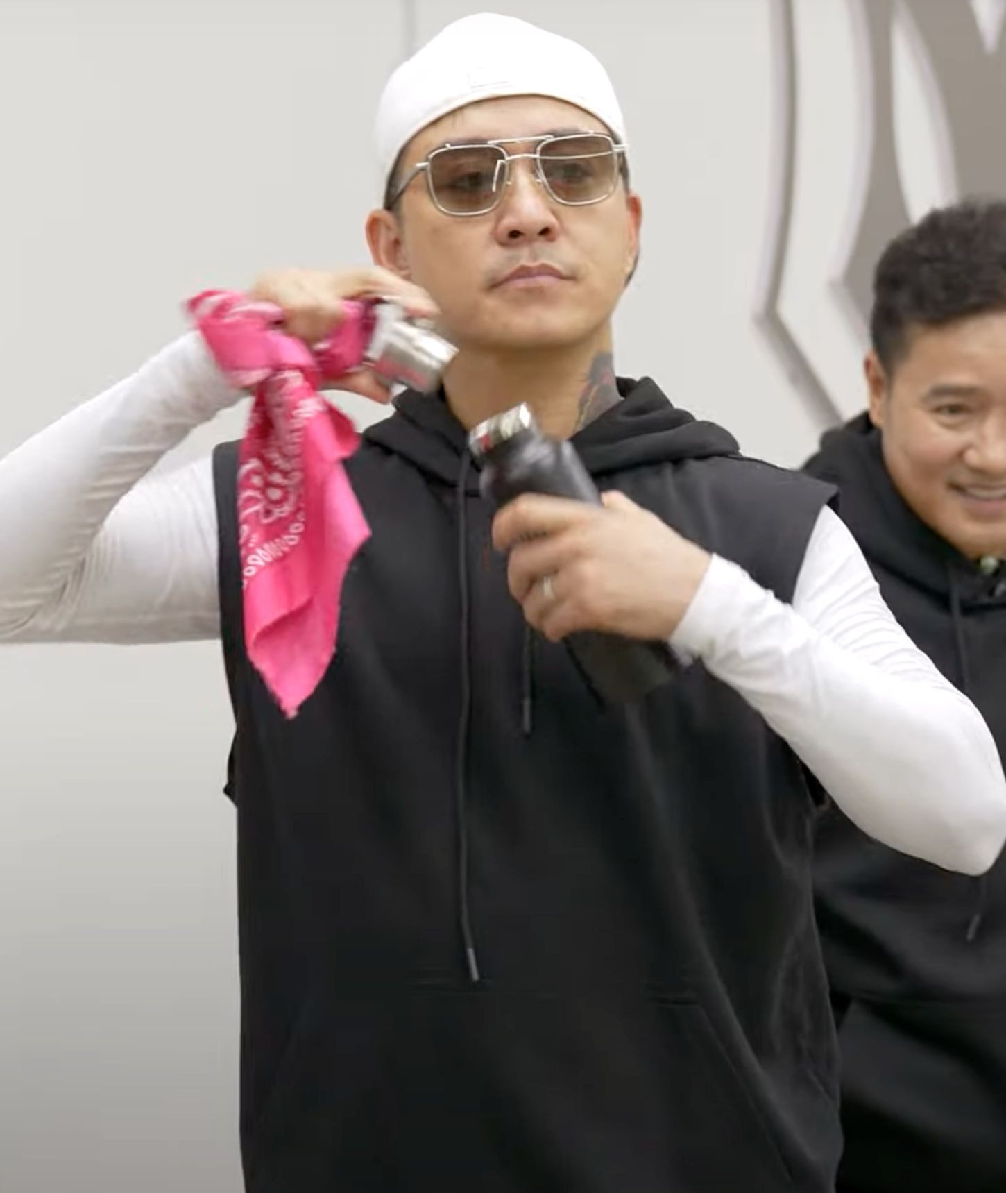 NSND Tự Long và Tuấn Hưng căng thẳng-2