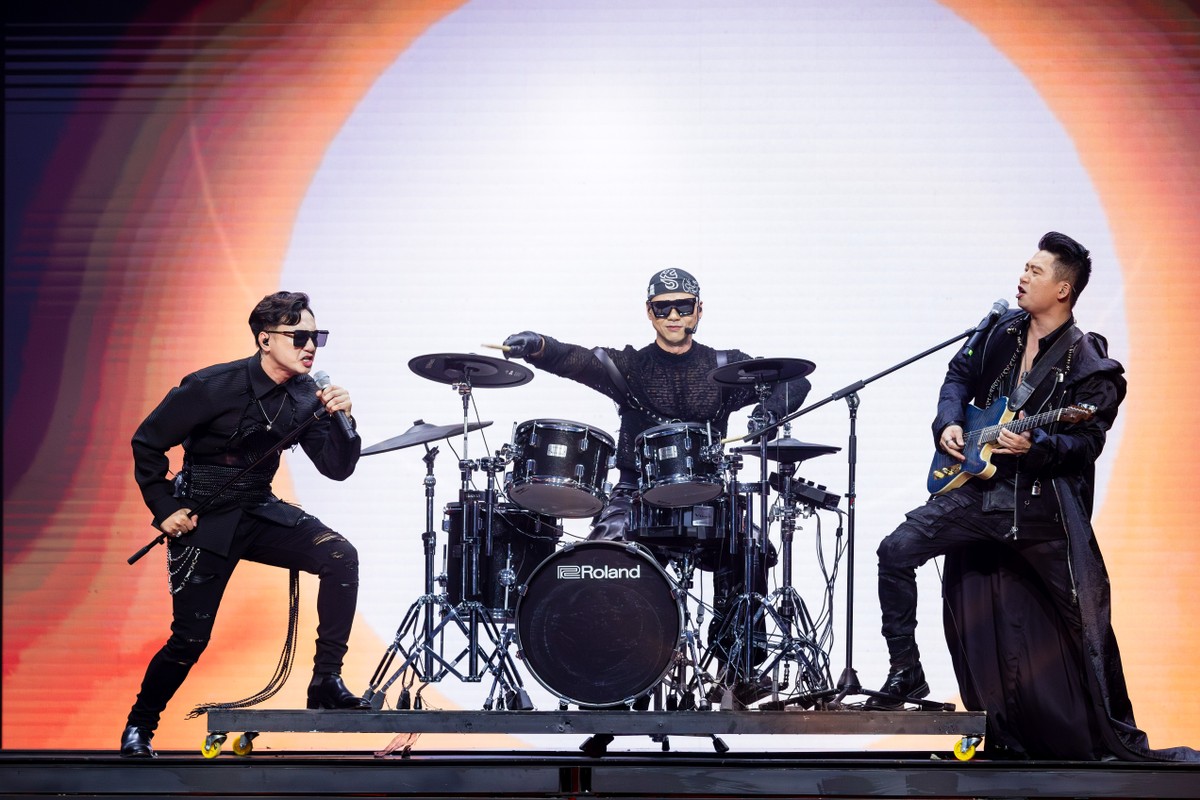 NSND Tự Long và Tuấn Hưng căng thẳng-4