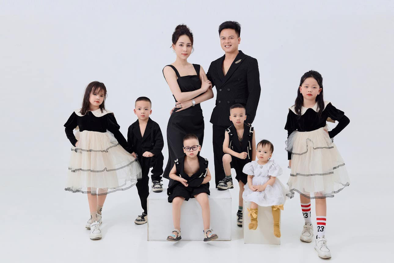 Sinh 6 con trong 8 năm, người mẹ Nghệ An kể chuyện dở khóc dở cười mỗi tối-2