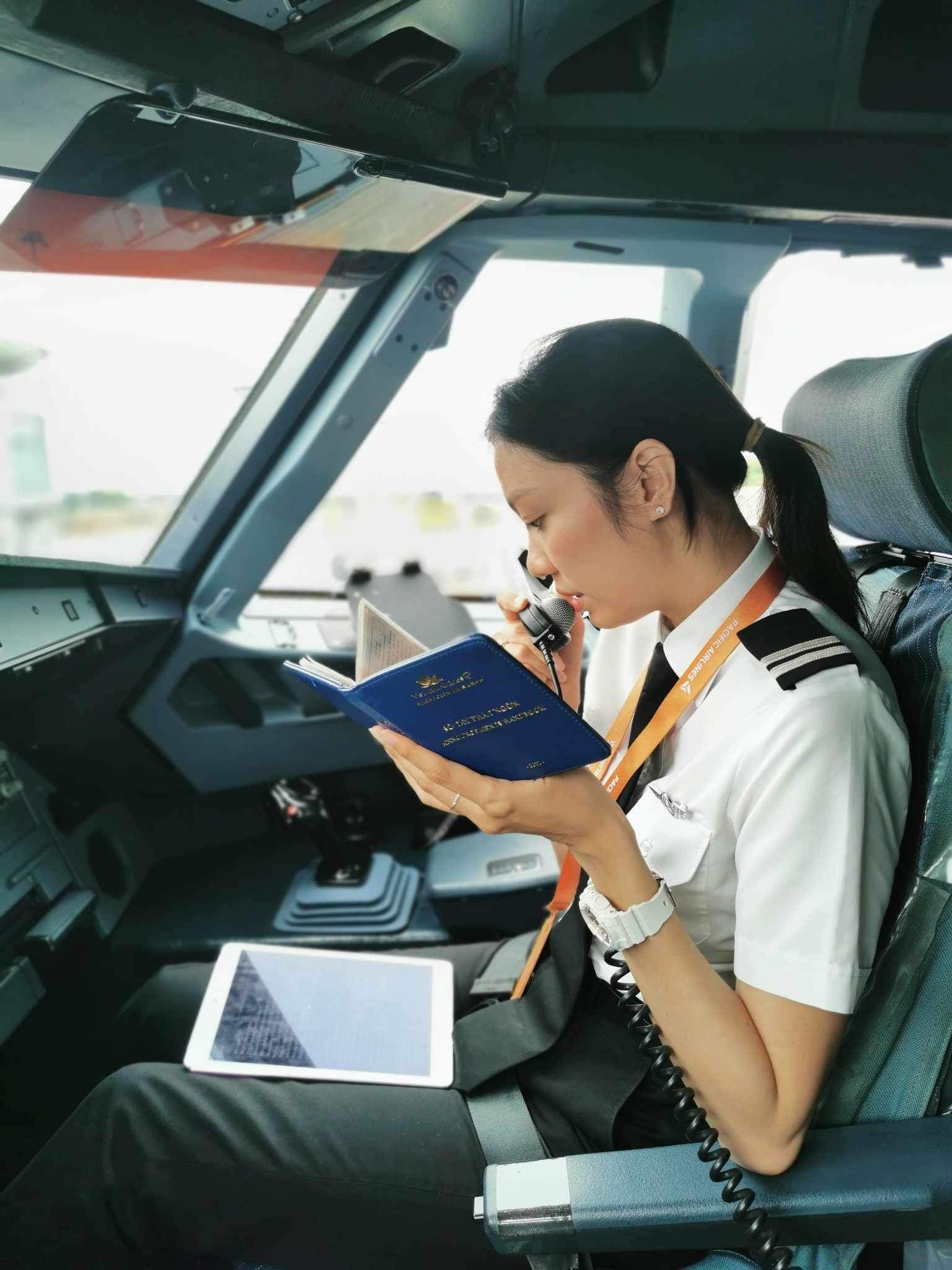 Nữ cơ phó Việt nhìn thấy sao băng từ buồng lái, tiết lộ đặc quyền của phi công-3