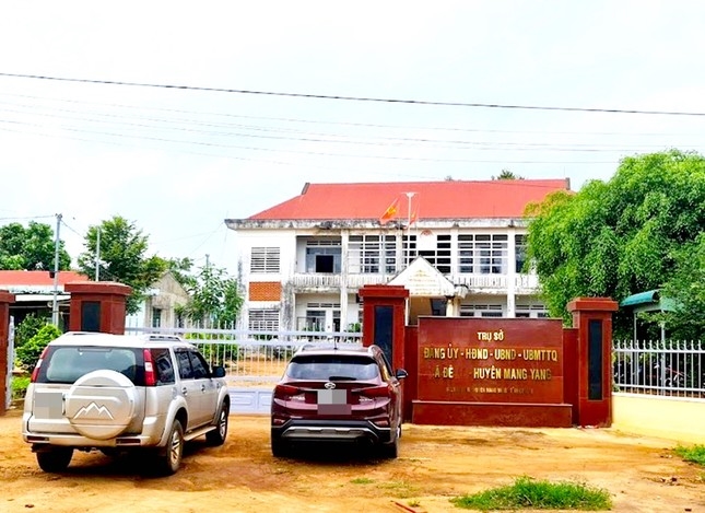 Tin mới vụ chỉ huy trưởng quân sự xã sử dụng ma tuý cùng người phụ nữ-1