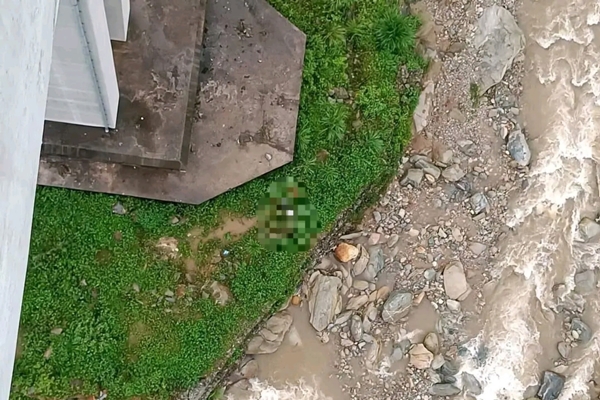 Nam sinh rơi từ tầng 7 kí túc xá Đại học quốc gia TPHCM-2