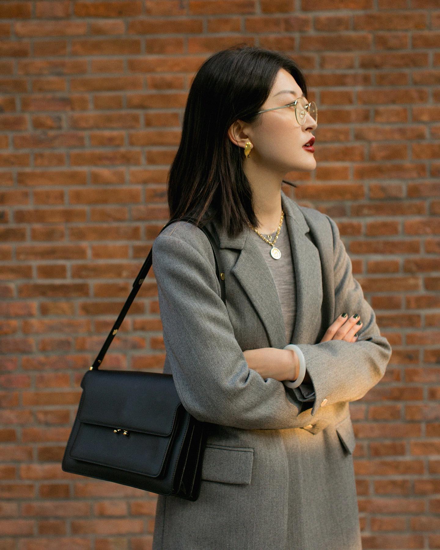 5 món phụ kiện quý cô trên 40 tuổi nên sắm để giúp mọi bộ cánh trông sang hơn-2