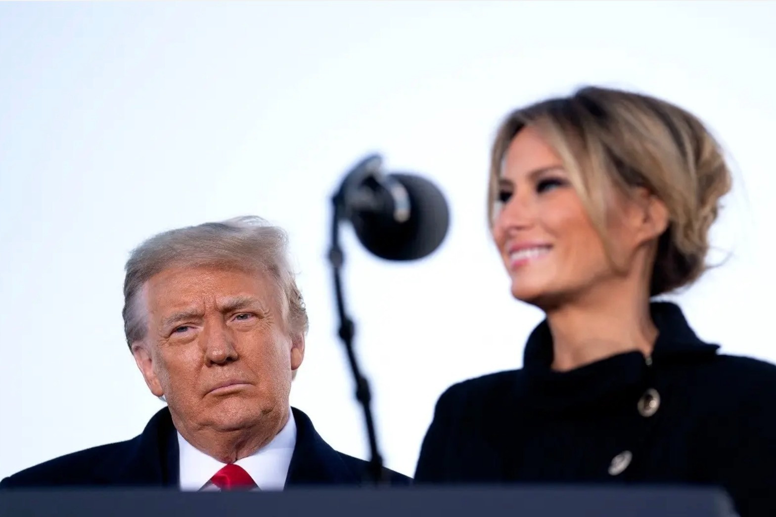 Tiết lộ thỏa thuận ngầm giữa vợ chồng ông Trump-1