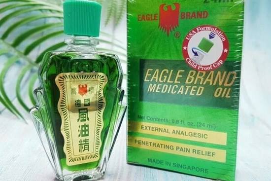 Đặt lọ dầu gió trong tủ quần áo, bạn sẽ thấy công dụng bất ngờ