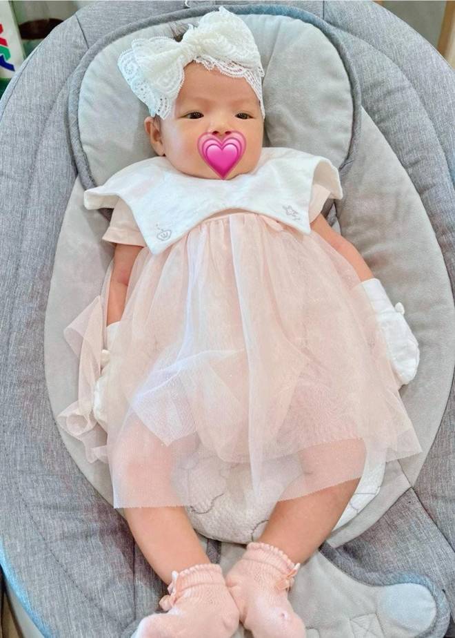 Thu Quỳnh làm mẹ đơn thân lần 2, tự tay chuẩn bị mâm cúng Mụ cho con gái, nhìn kỹ có món chưa sao Việt nào làm-1