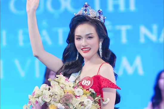 Cựu giám đốc ngân hàng đăng quang Mrs Earth Vietnam 2024