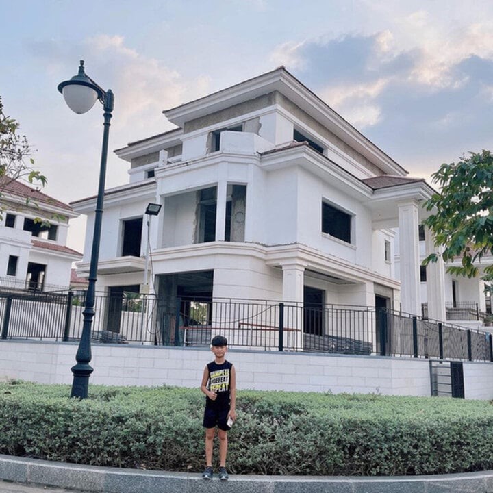 Chàng quý tử của nữ hoàng phòng trà: 13 tuổi chuẩn bị tiếp quản cơ ngơi triệu đô ở Mỹ-9