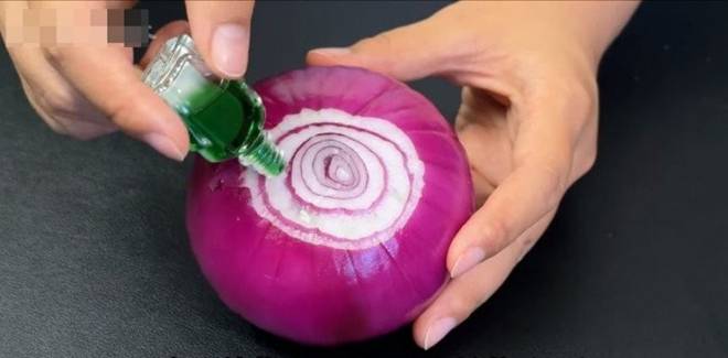 Mùa hè nhỏ ít dầu gió lên hành tây, giải quyết ngay nhiều rắc rối cho gia đình-1