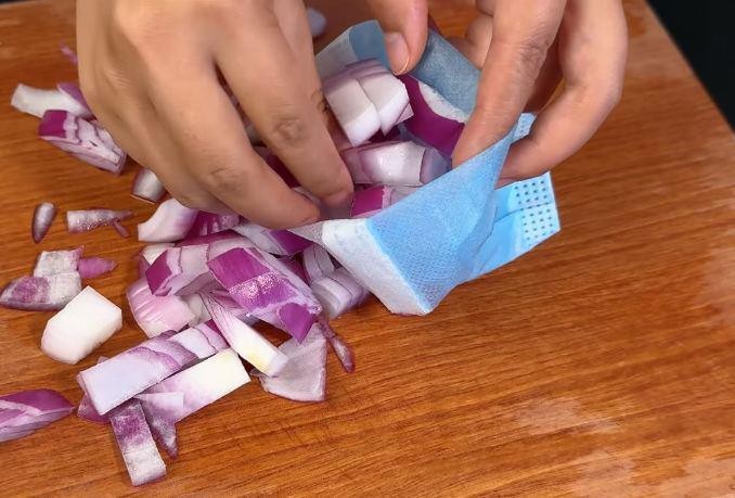 Mùa hè nhỏ ít dầu gió lên hành tây, giải quyết ngay nhiều rắc rối cho gia đình-3