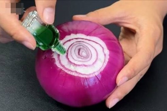 Mùa hè nhỏ ít dầu gió lên hành tây, giải quyết ngay nhiều rắc rối cho gia đình
