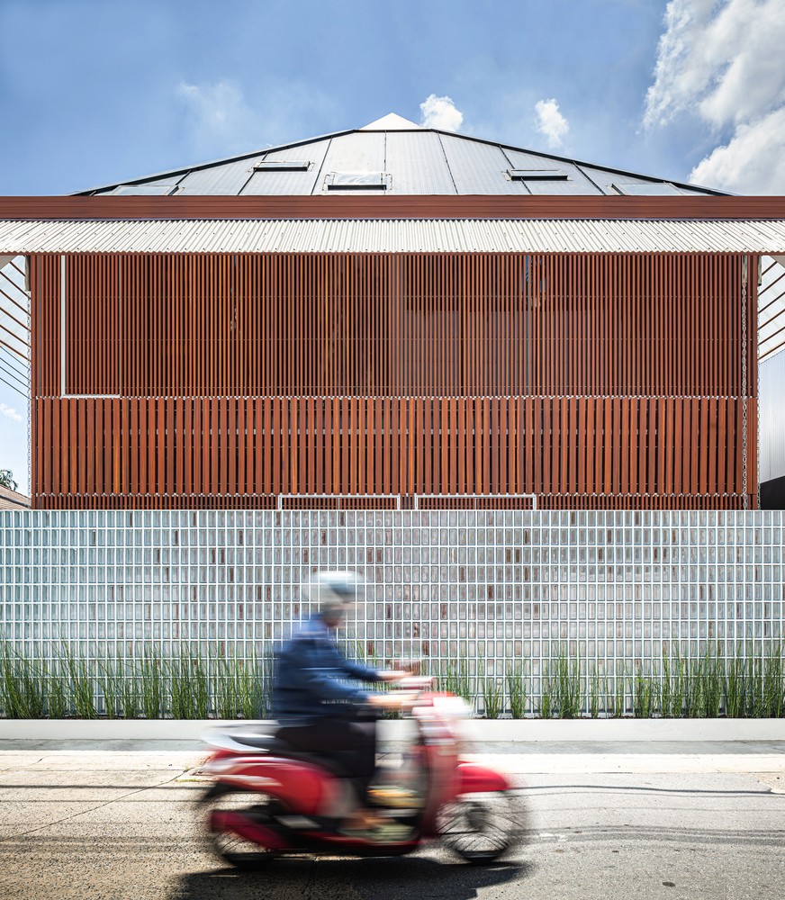 Độc lạ ngôi nhà nửa kín nửa hở giữa thành phố-12