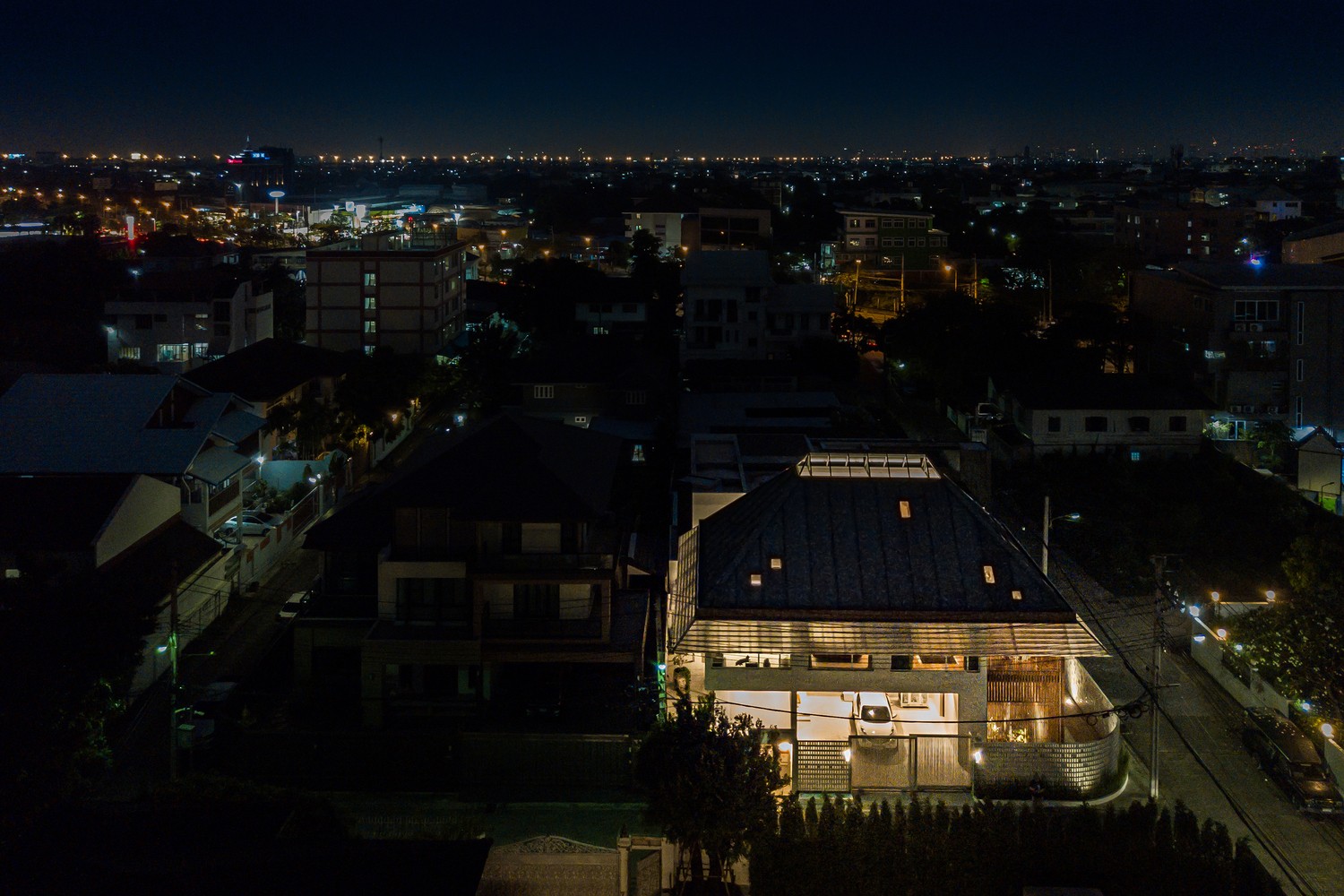 Độc lạ ngôi nhà nửa kín nửa hở giữa thành phố-14