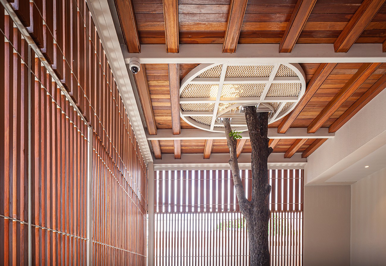 Độc lạ ngôi nhà nửa kín nửa hở giữa thành phố-18