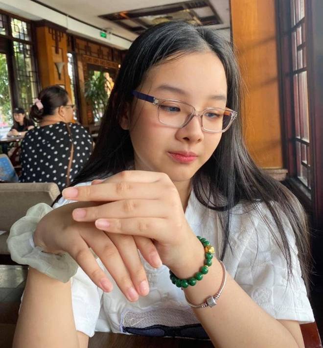 Hiếm hoi lộ ảnh con gái của Hoa hậu kín tiếng nhất nhì Việt Nam Thuỳ Lâm, 11 tuổi nhan sắc dự nối ngôi mẹ-1
