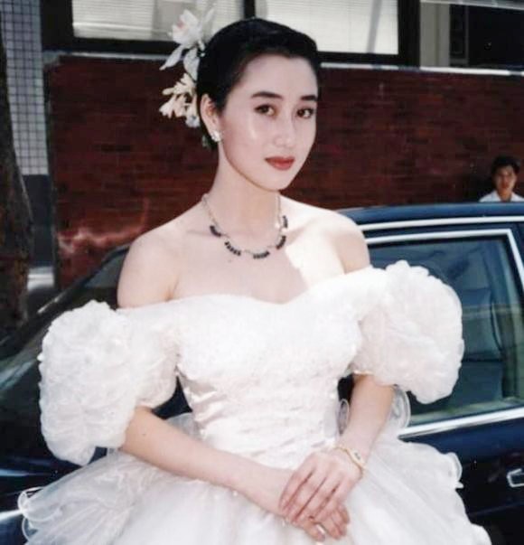 Nữ thần tuyệt sắc của làng giải trí Hoa ngữ khiến không ít đàn ông phải điên đảo là ai?-1