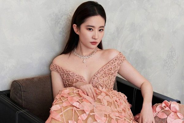 Bí mật mối quan hệ giữa Lưu Diệc Phi và cha nuôi tỷ phú-4