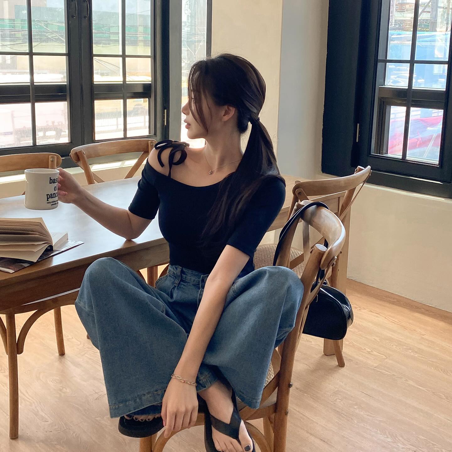 4 cách buộc tóc khi mặc áo thun giúp bạn thăng hạng cả nhan sắc lẫn phong cách-9