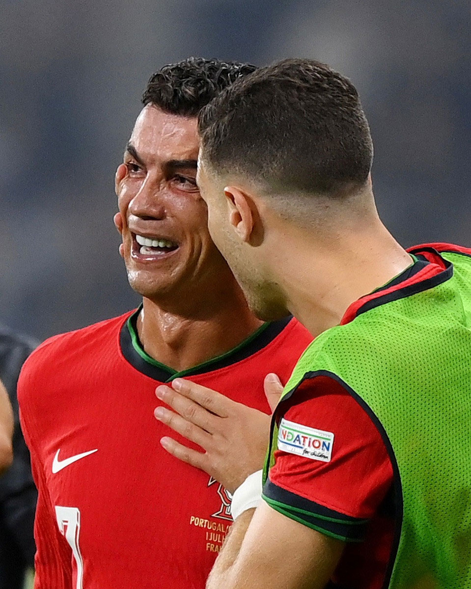 Ronaldo khóc vì sút hỏng 11m lan đi khắp EURO 2024, sửng sốt sự thật-1