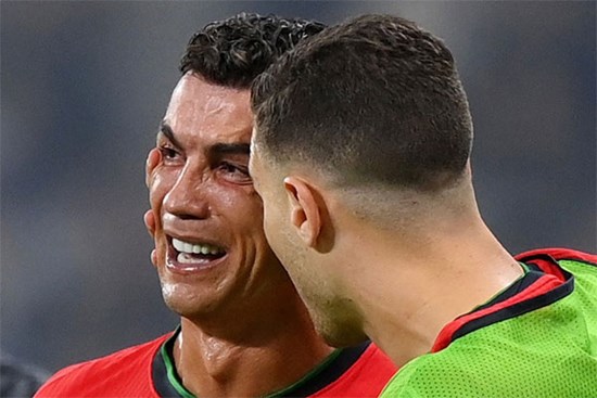 Ronaldo khóc vì sút hỏng 11m lan đi khắp EURO 2024, sửng sốt sự thật