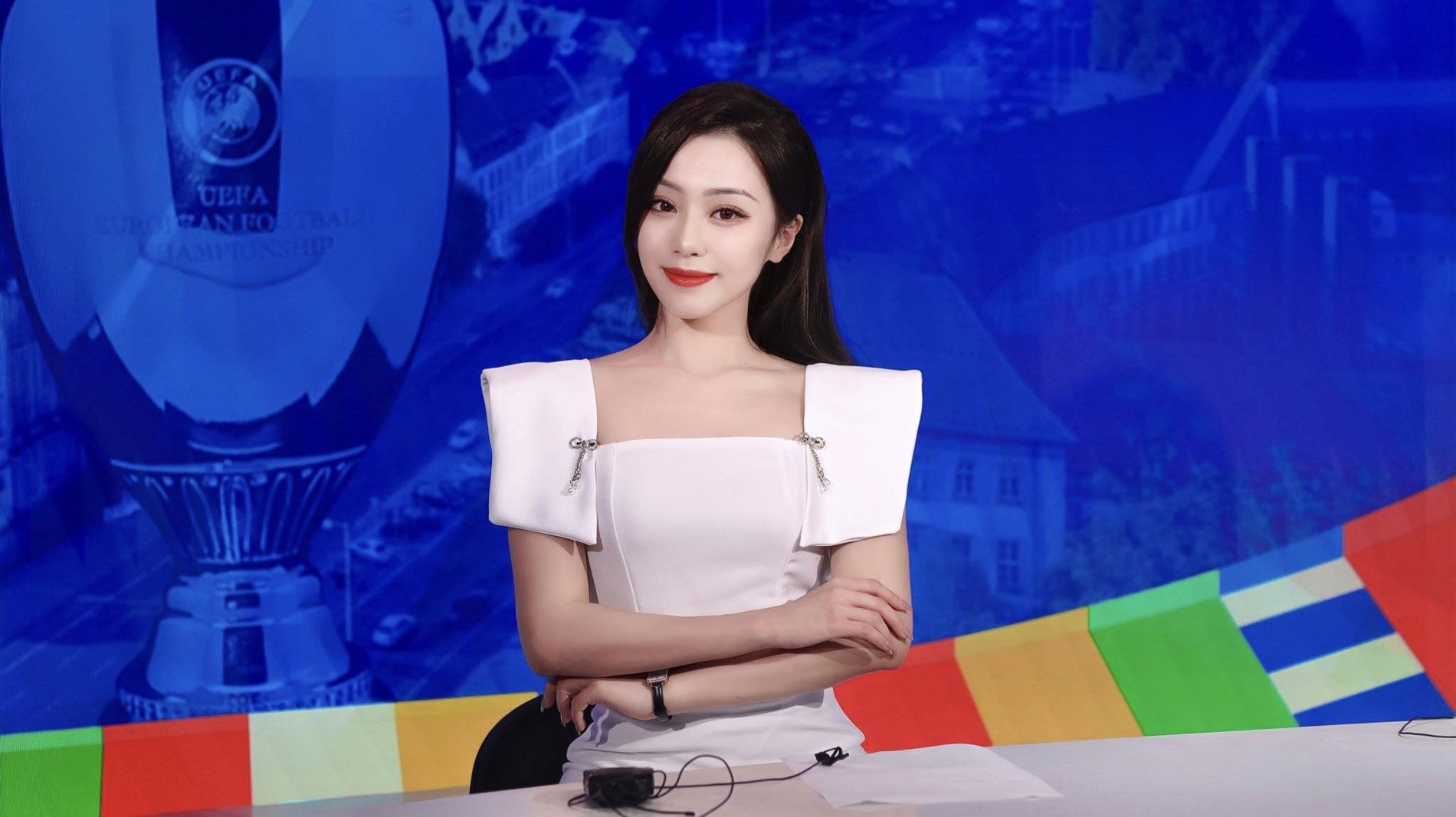 MC Phương Anh VTV ngoài đời bốc lửa, dẫn bình luận EURO ấn tượng-3