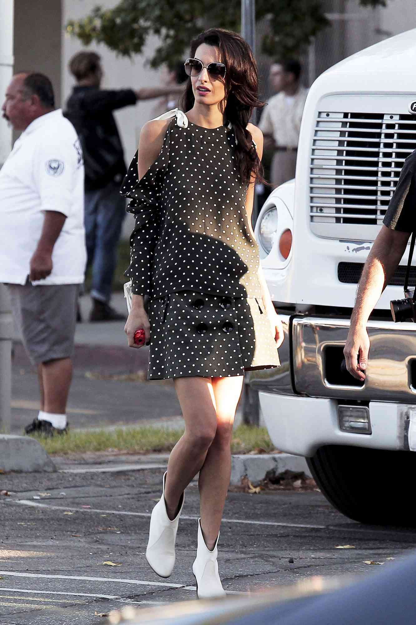 Nữ luật sư 46 tuổi mặc đẹp không kém sao Hollywood, phong cách từ công sở tới dạo phố đều sang trọng-3