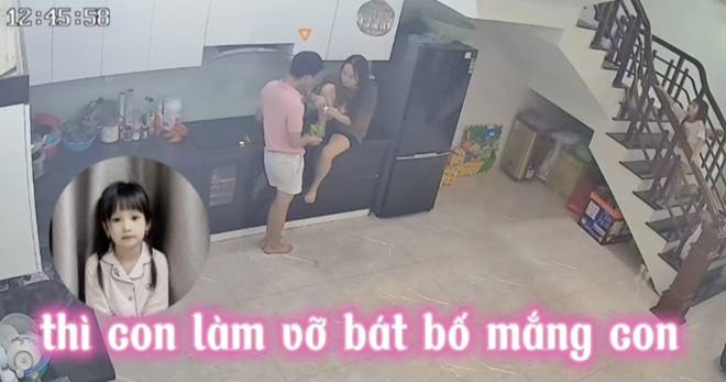 Thấy bố mẹ thân mật trong bếp, con gái từ trên tầng đi xuống nói một câu khiến cả hai hết chối-3