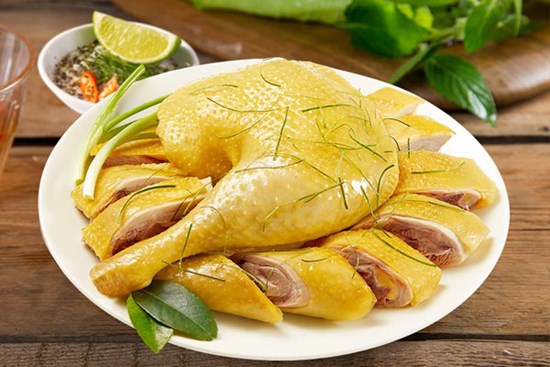 Luộc gà theo công thức 3 sôi 3 lạnh, thịt sẽ thơm ngon, da giòn, không nứt