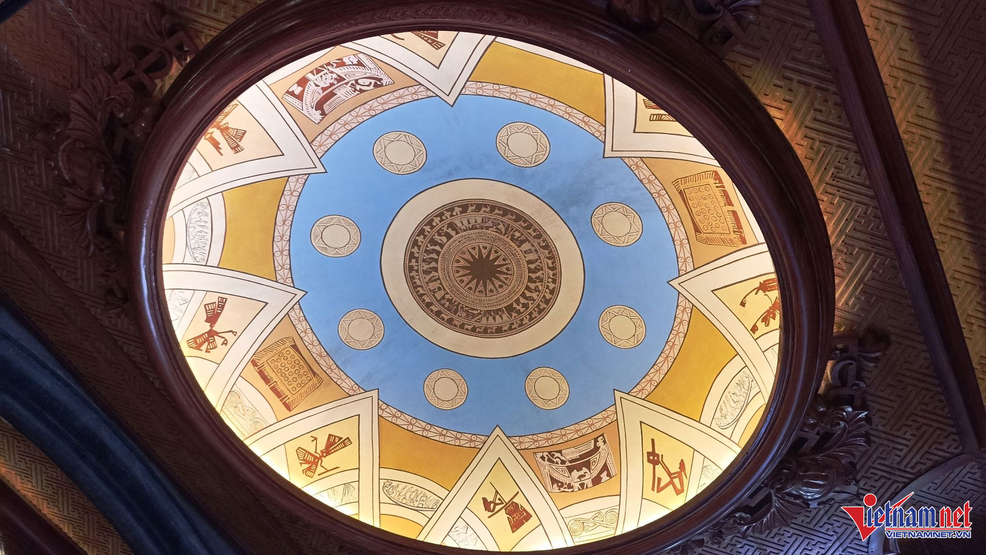 Độc đáo cung điện được làm từ 1000m3 đá xanh, 14 năm xây dựng-3