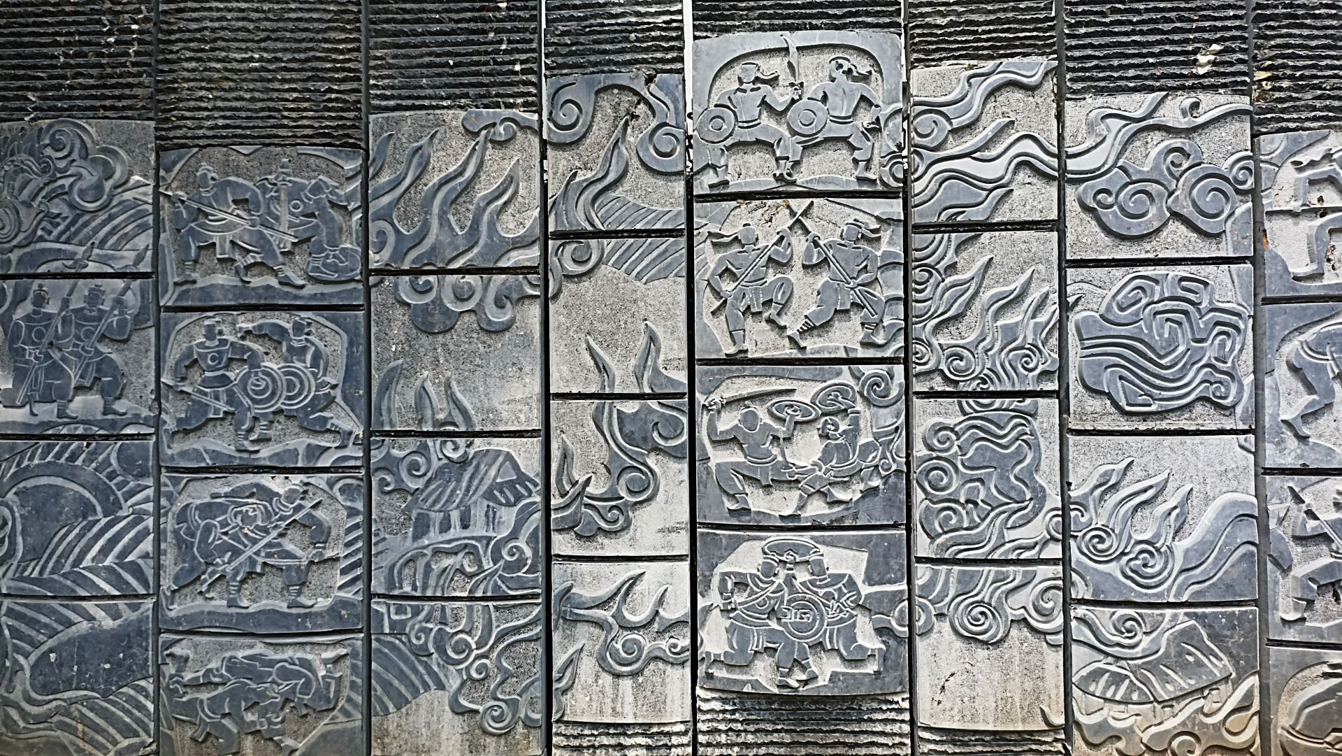 Độc đáo cung điện được làm từ 1000m3 đá xanh, 14 năm xây dựng-5