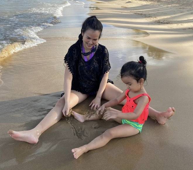 Lên chức mẹ 2 con, Võ Hạ Trâm được chồng Ấn Độ cưng chiều, bế bụng bầu đưa ái nữ đi du lịch hè khắp nơi-5