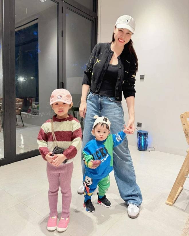 Lên chức mẹ 2 con, Võ Hạ Trâm được chồng Ấn Độ cưng chiều, bế bụng bầu đưa ái nữ đi du lịch hè khắp nơi-10