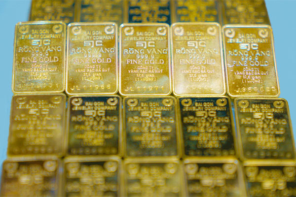 Giá vàng hôm nay 3/7/2024 đột ngột tăng, vàng trong nước lặng như tờ-1