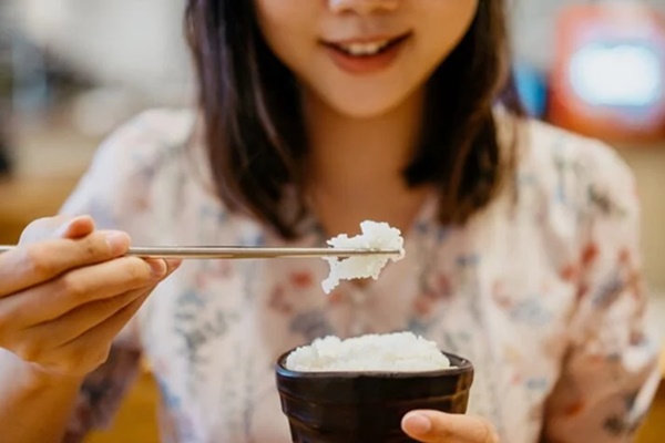 Cách ăn cơm thoải mái không lo tăng đường huyết-1
