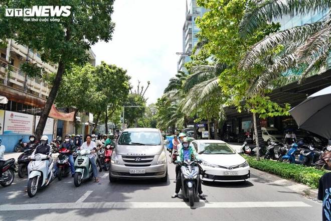 Bỏ đếm giây trên đèn giao thông ở TP.HCM: Người nói văn minh, người lo tai nạn-3