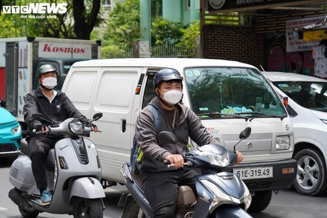 Bỏ đếm giây trên đèn giao thông ở TP.HCM: Người nói văn minh, người lo tai nạn-4