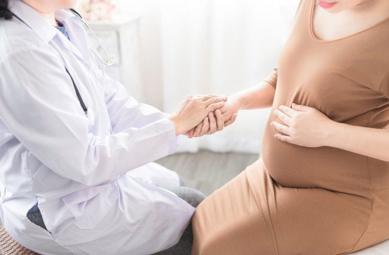 Sinh 3 con gái, người phụ nữ khóc nghẹn mỗi lần đến phòng khám thai-1