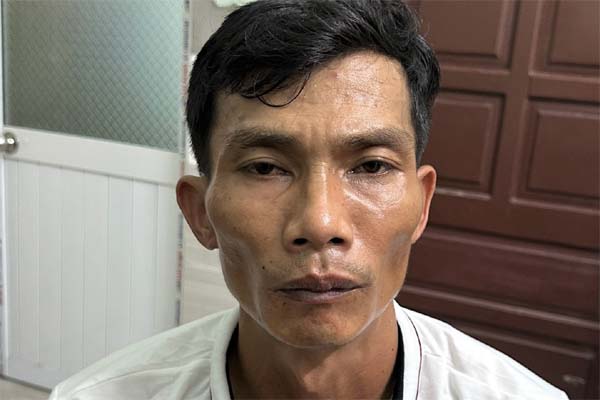 Gã thanh niên dở trò dâm ô với học sinh lớp 6 trên đường phố-2