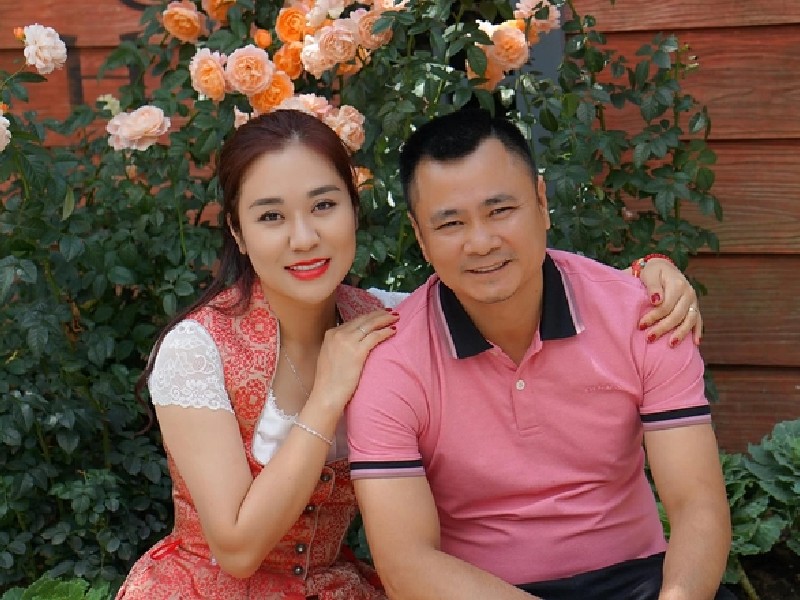 Đọ sắc vợ các anh trai ngày ấy bây giờ: Hương Baby từng đen nhẻm giờ lột xác, có người thay đổi khó nhận ra-14